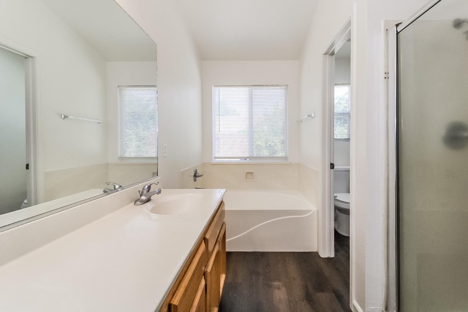 Detail Gallery Image 14 of 28 For 9998 Tarzo Way, Elk Grove,  CA 95757 - 4 Beds | 2 Baths