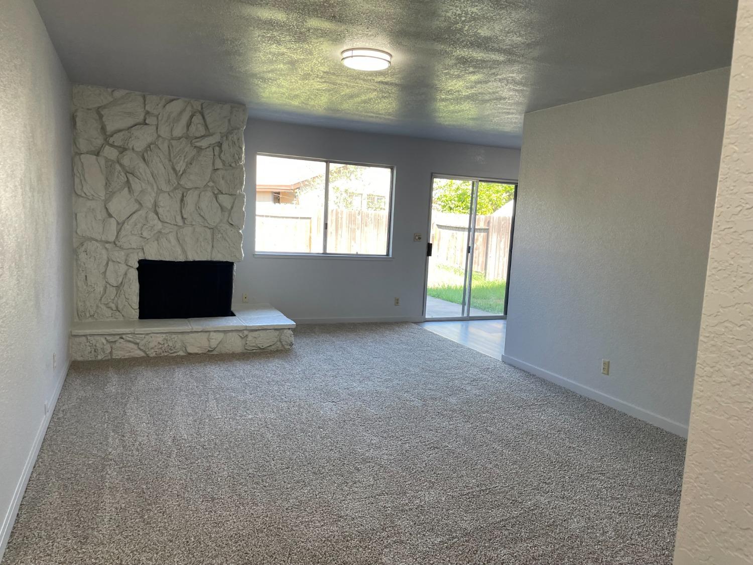 Detail Gallery Image 6 of 15 For 6240 Sunrise South Dr, Sacramento,  CA 95824 - 4 Beds | 2 Baths