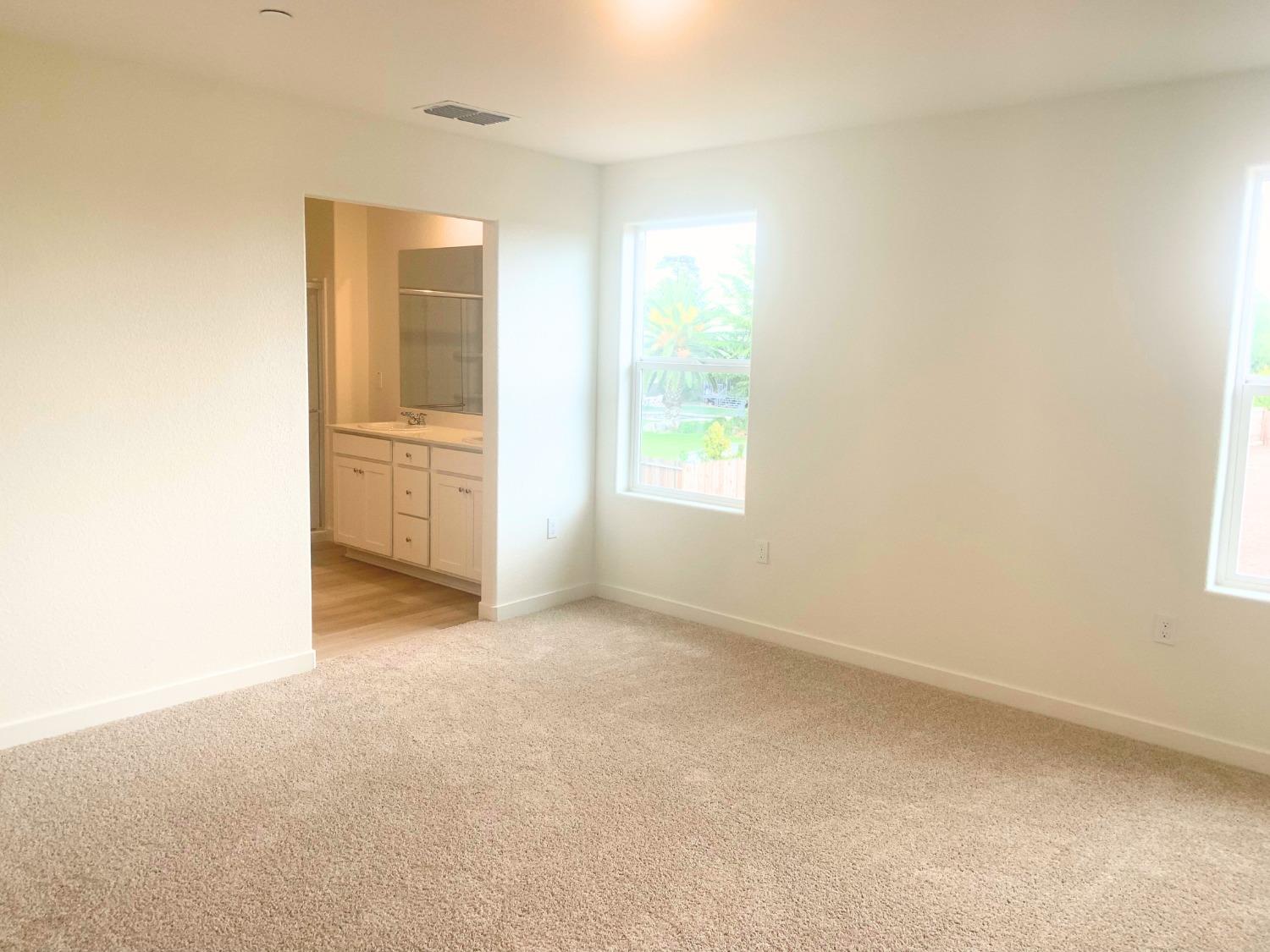 Detail Gallery Image 4 of 10 For 778 S Walker Ln, Stockton,  CA 95215 - 5 Beds | 3 Baths