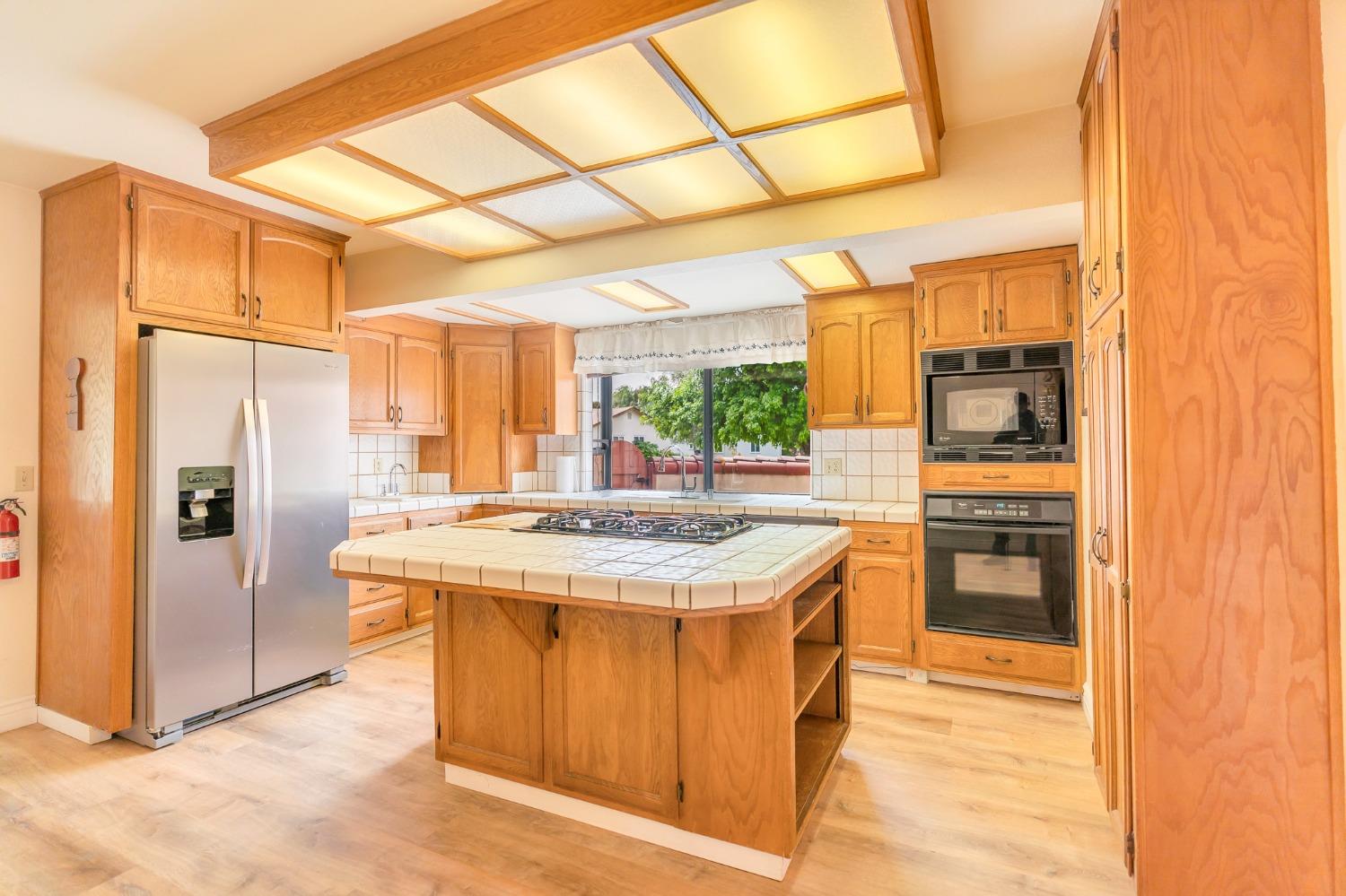 Detail Gallery Image 27 of 87 For 1735 S 6th St, Los Banos,  CA 93635 - 3 Beds | 3 Baths