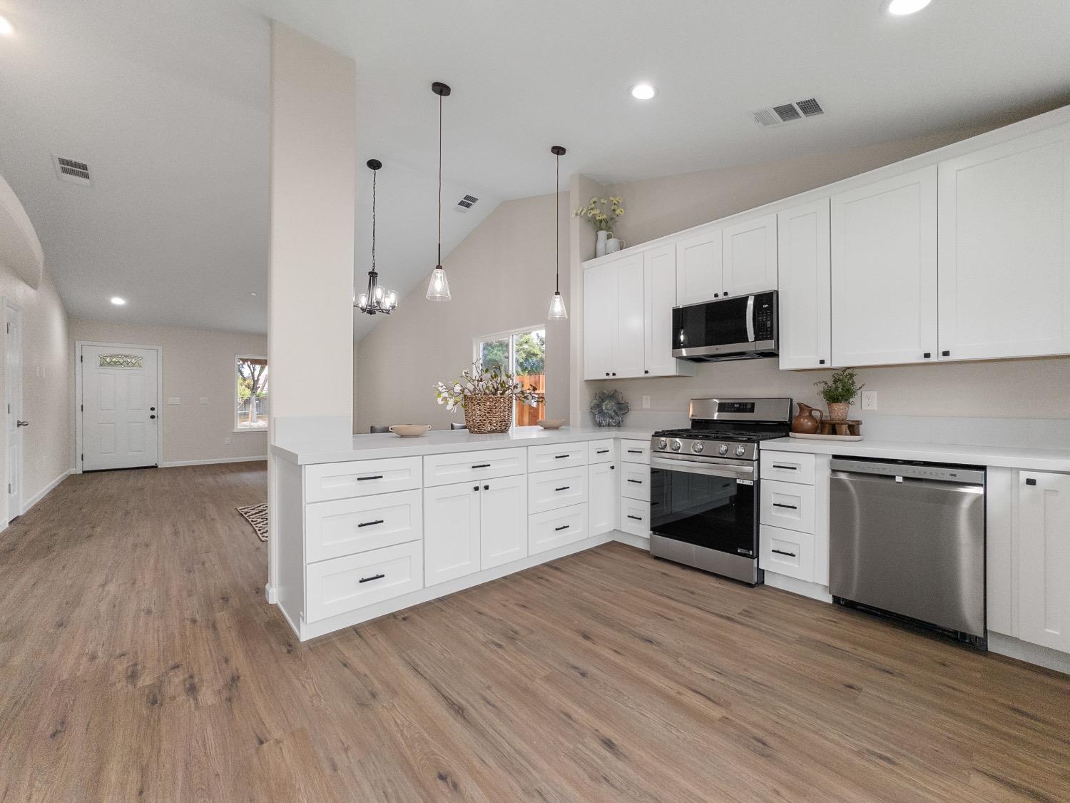 Detail Gallery Image 10 of 20 For 612 Blue Canyon Dr, Modesto,  CA 95354 - 4 Beds | 2 Baths