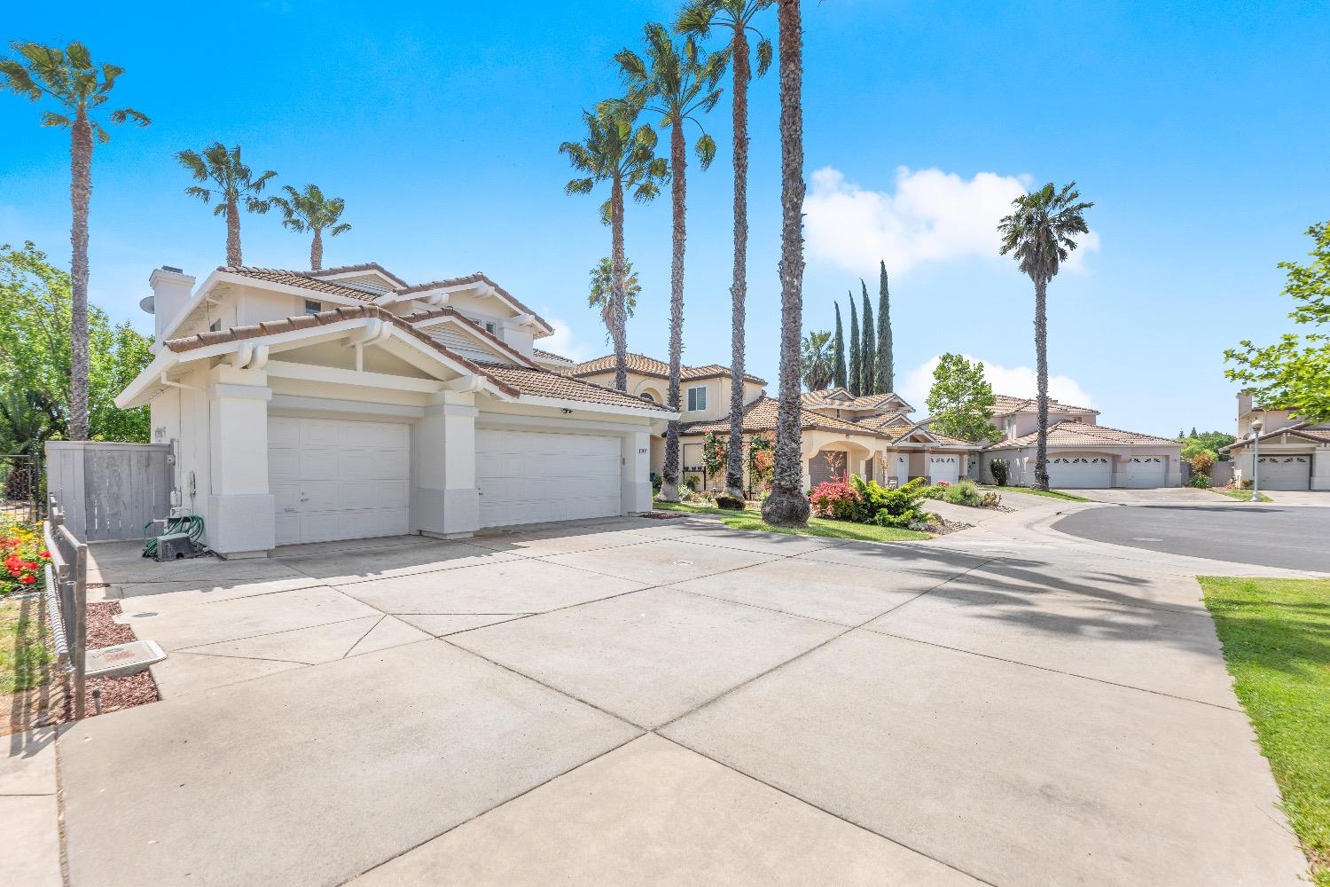 W Island Court, Elk Grove, California image 3