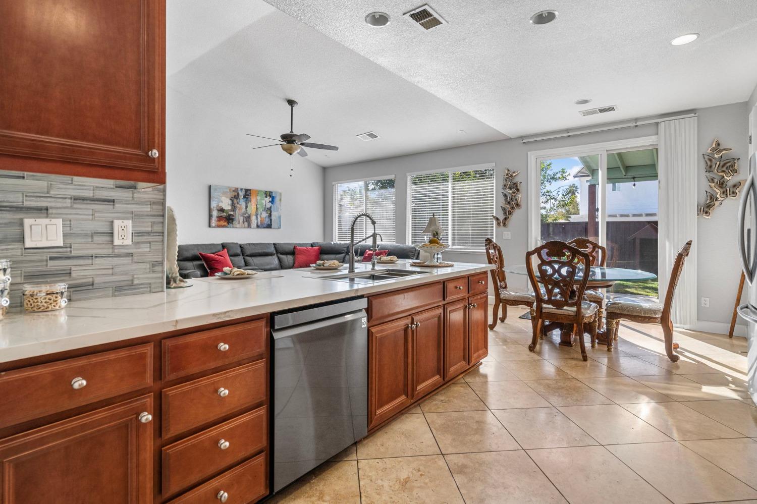 Detail Gallery Image 16 of 36 For 1762 Ashtree Ct, Tracy,  CA 95376 - 5 Beds | 4 Baths