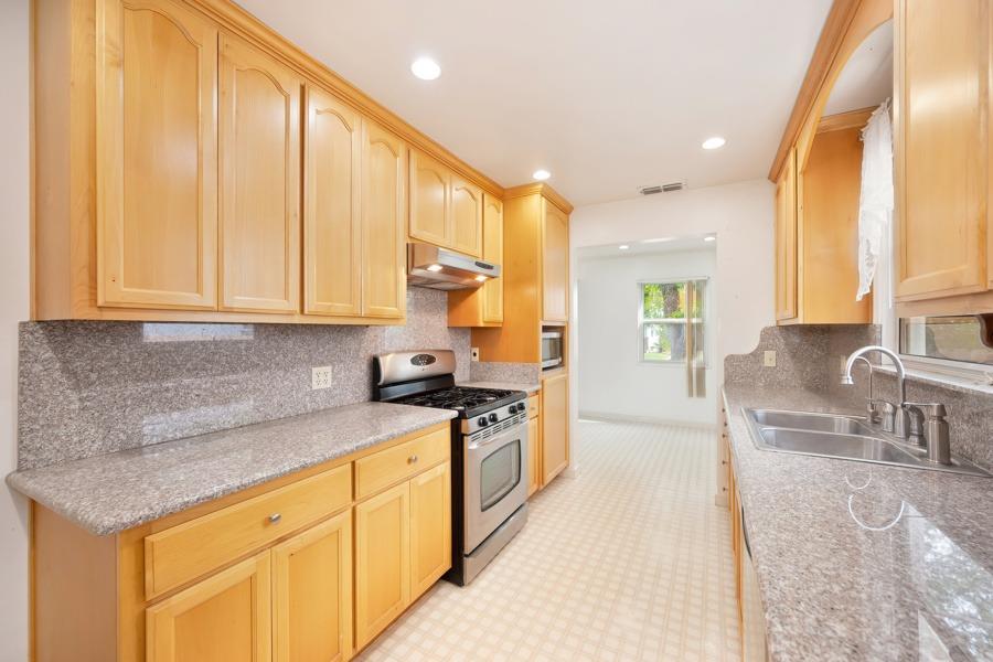 Detail Gallery Image 12 of 32 For 5424 Virginia Way, Sacramento,  CA 95822 - 3 Beds | 2 Baths