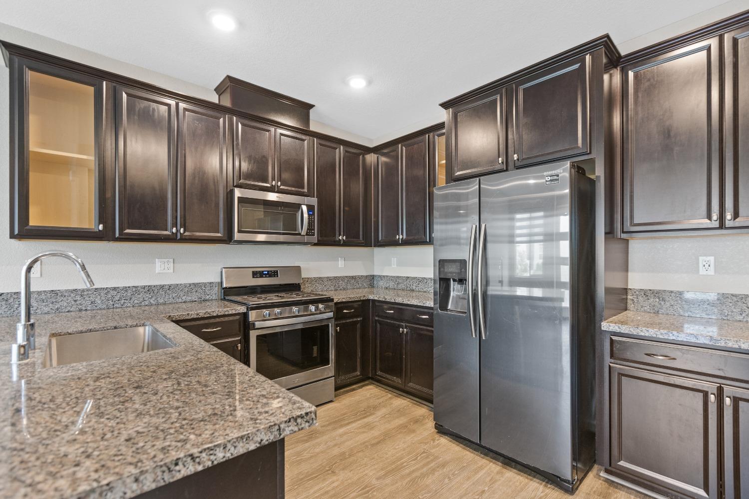 Detail Gallery Image 5 of 45 For 4164 Sally Ride Way, Sacramento,  CA 95834 - 3 Beds | 2/1 Baths