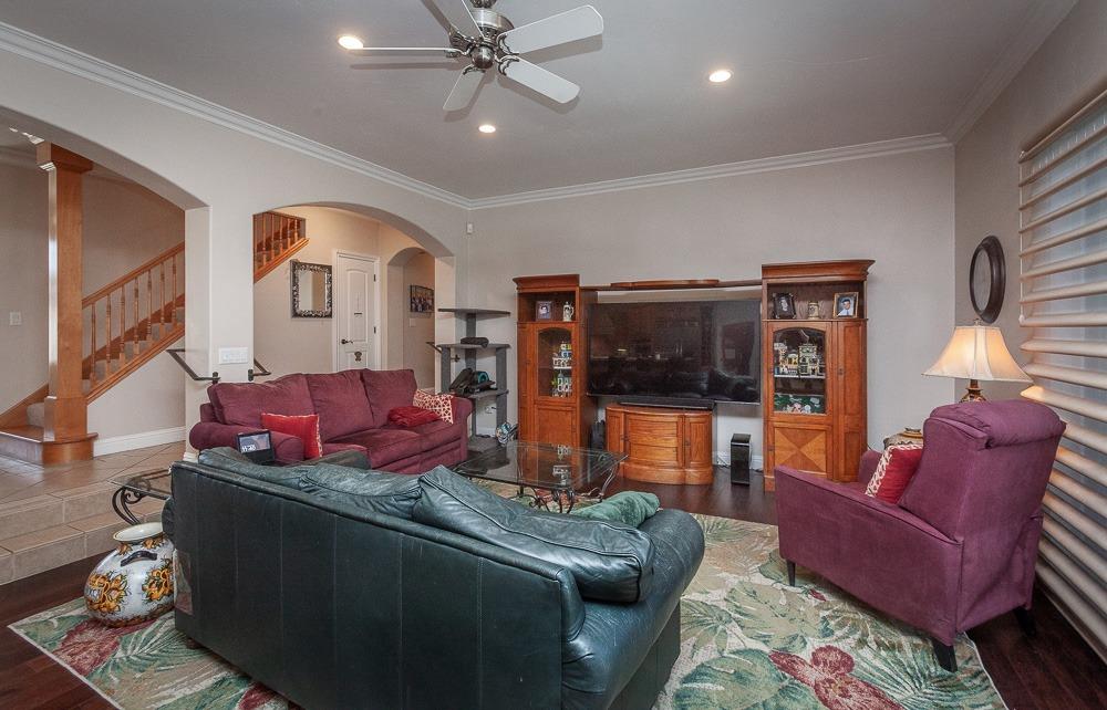 Detail Gallery Image 9 of 87 For 1111 Brighton Way, Lodi,  CA 95242 - 4 Beds | 3/1 Baths