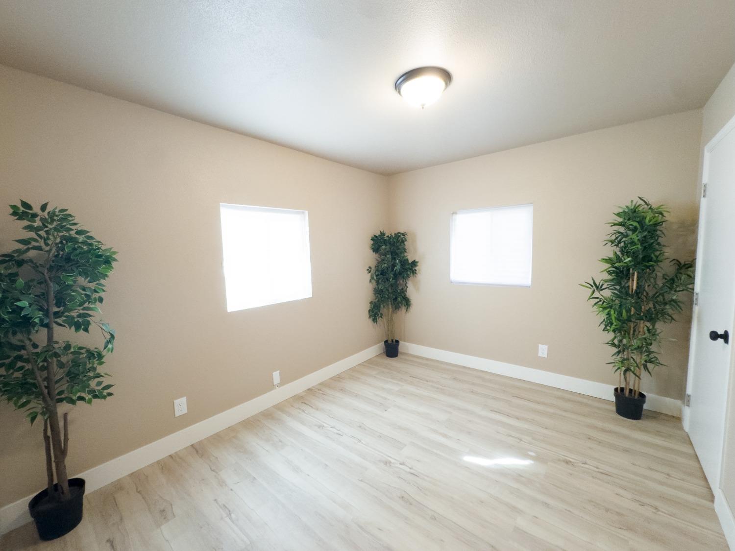 Lassen Avenue, Modesto, California image 17