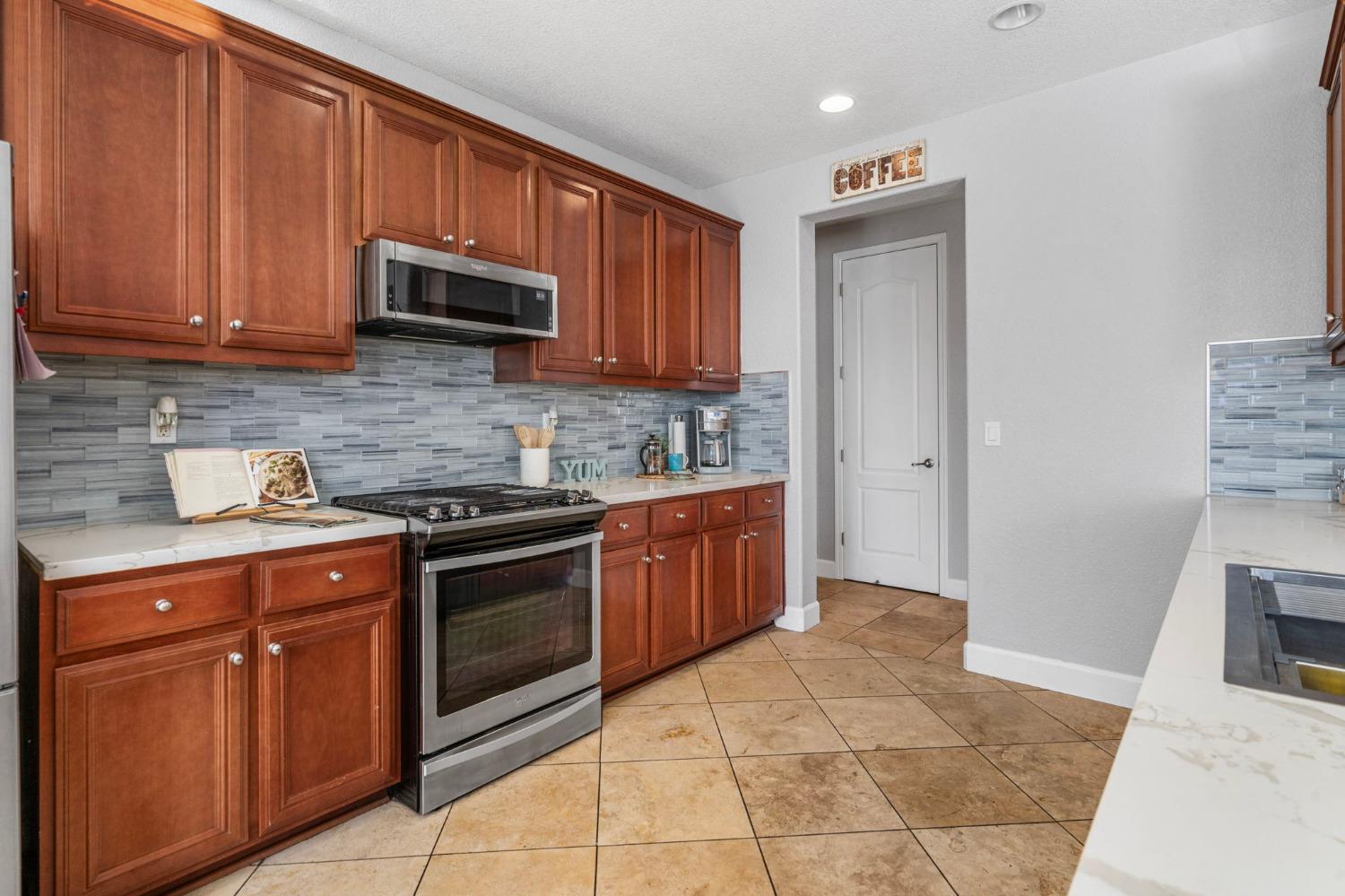 Detail Gallery Image 13 of 36 For 1762 Ashtree Ct, Tracy,  CA 95376 - 5 Beds | 4 Baths