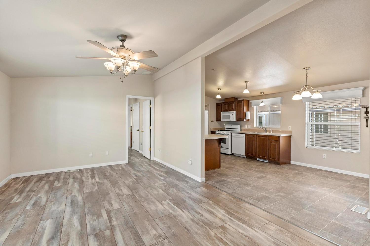 Detail Gallery Image 8 of 35 For 1155 Pease Rd 428, Yuba City,  CA 95991 - 2 Beds | 2 Baths