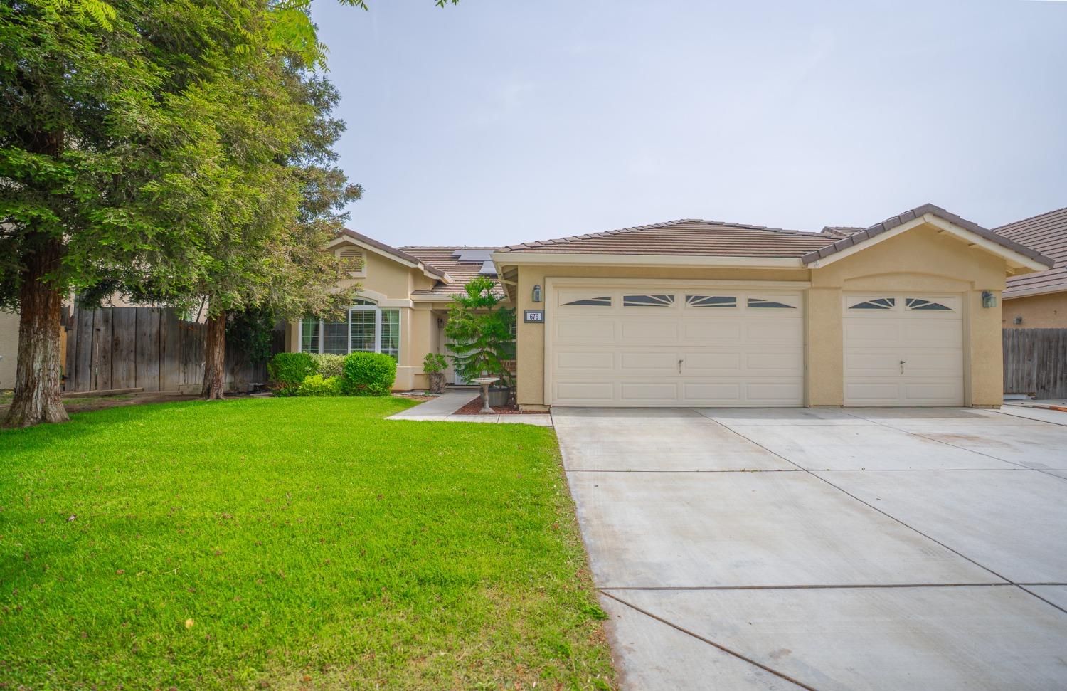 Detail Gallery Image 1 of 77 For 679 Birch Ave, Los Banos,  CA 93635 - 4 Beds | 2 Baths