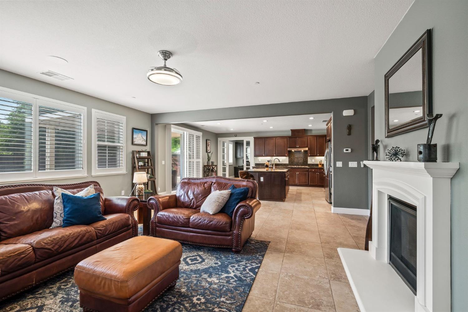 Detail Gallery Image 14 of 70 For 902 Anvil Cir, Rocklin,  CA 95765 - 4 Beds | 3 Baths