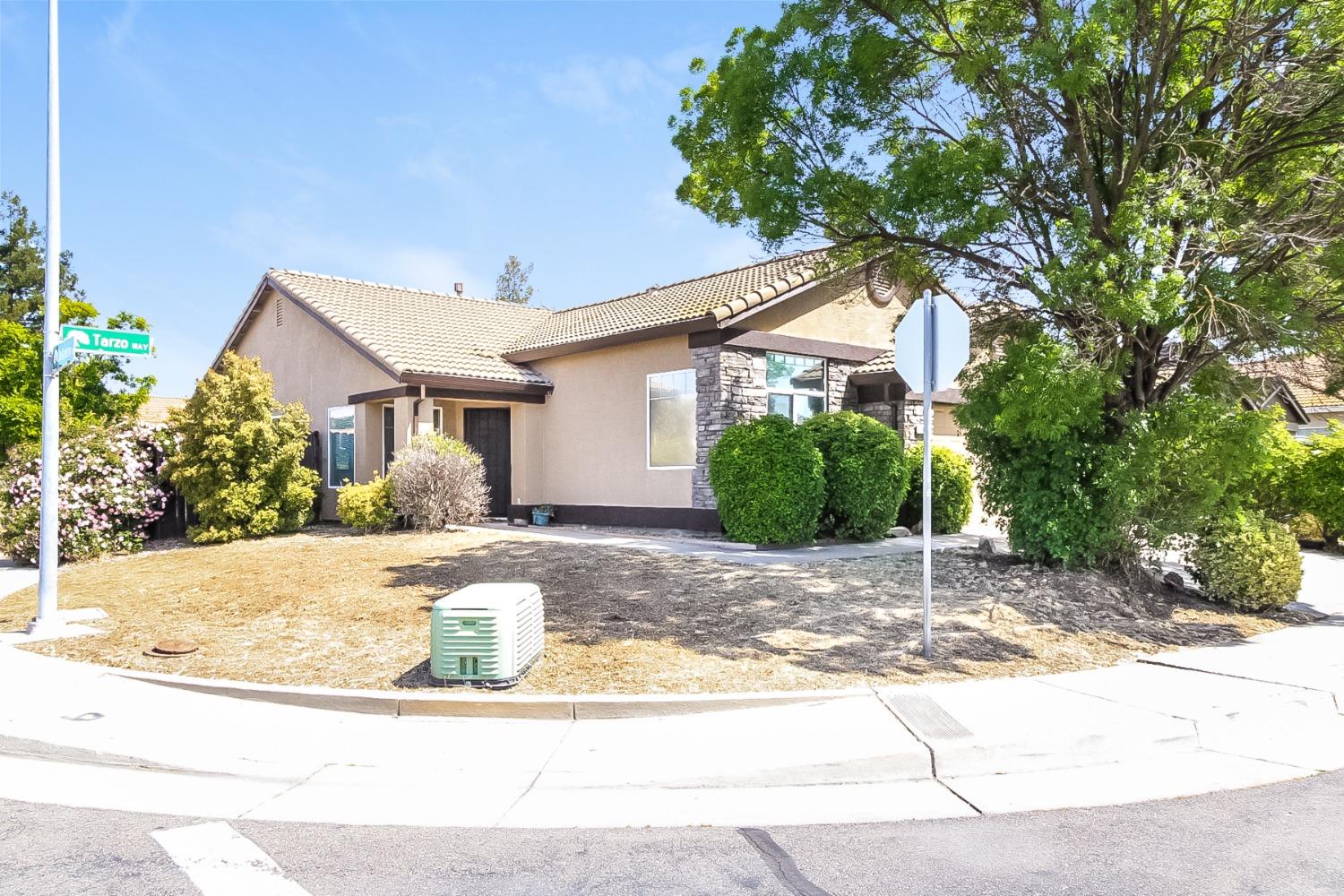 Detail Gallery Image 3 of 28 For 9998 Tarzo Way, Elk Grove,  CA 95757 - 4 Beds | 2 Baths