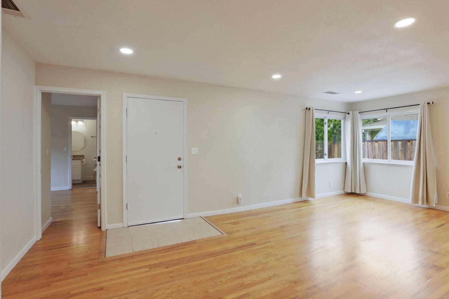 Detail Gallery Image 7 of 39 For 3973 Duke Way, Livermore,  CA 94550 - 3 Beds | 2 Baths