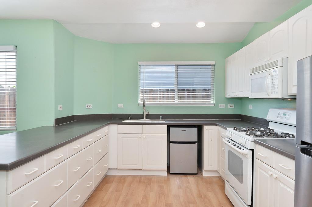 Detail Gallery Image 2 of 28 For 2363 Mcgregor Dr, Rancho Cordova,  CA 95670 - 4 Beds | 4 Baths