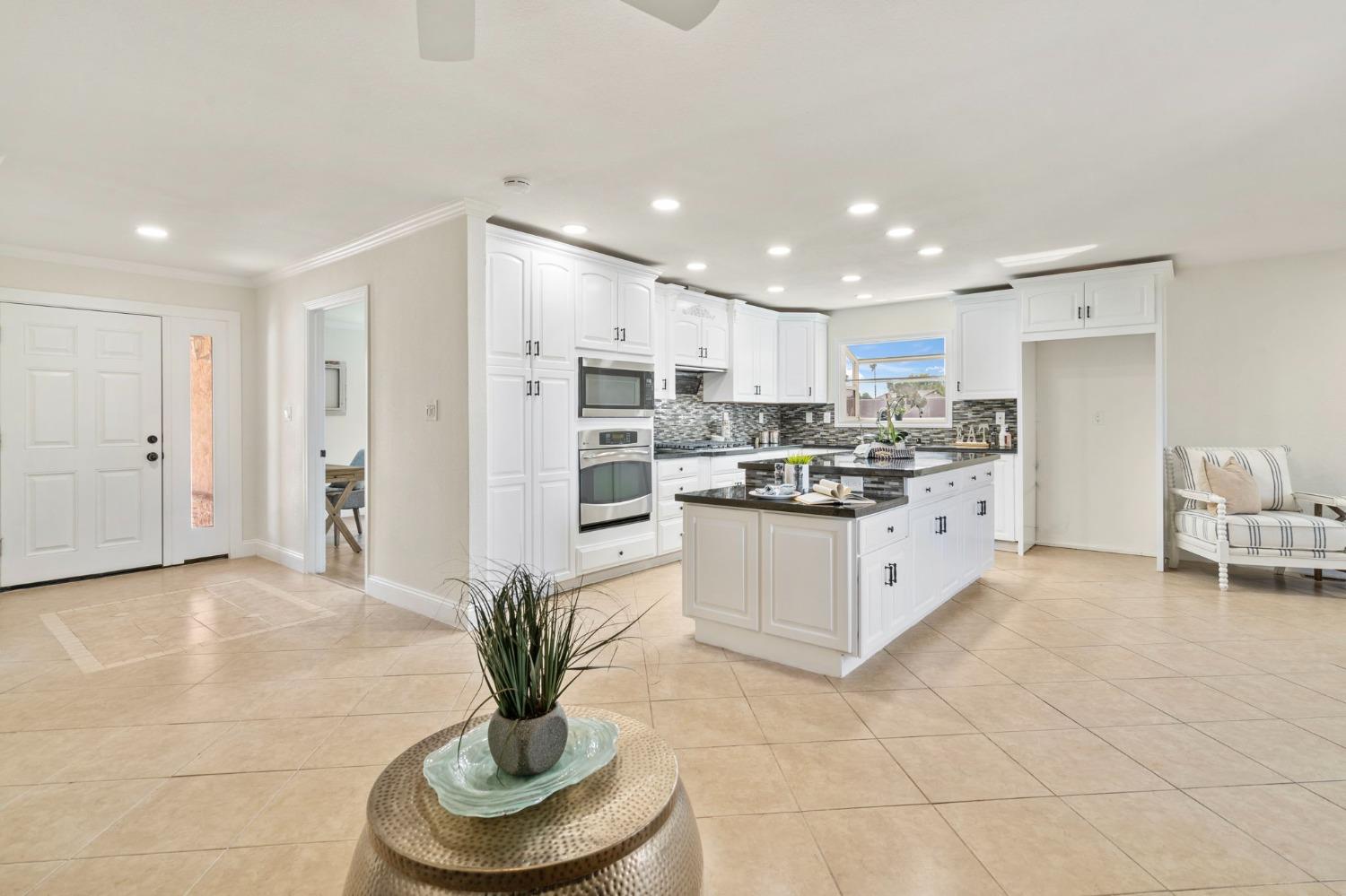Detail Gallery Image 17 of 86 For 23155 Vaquero Ct, Tracy,  CA 95304 - 5 Beds | 3 Baths