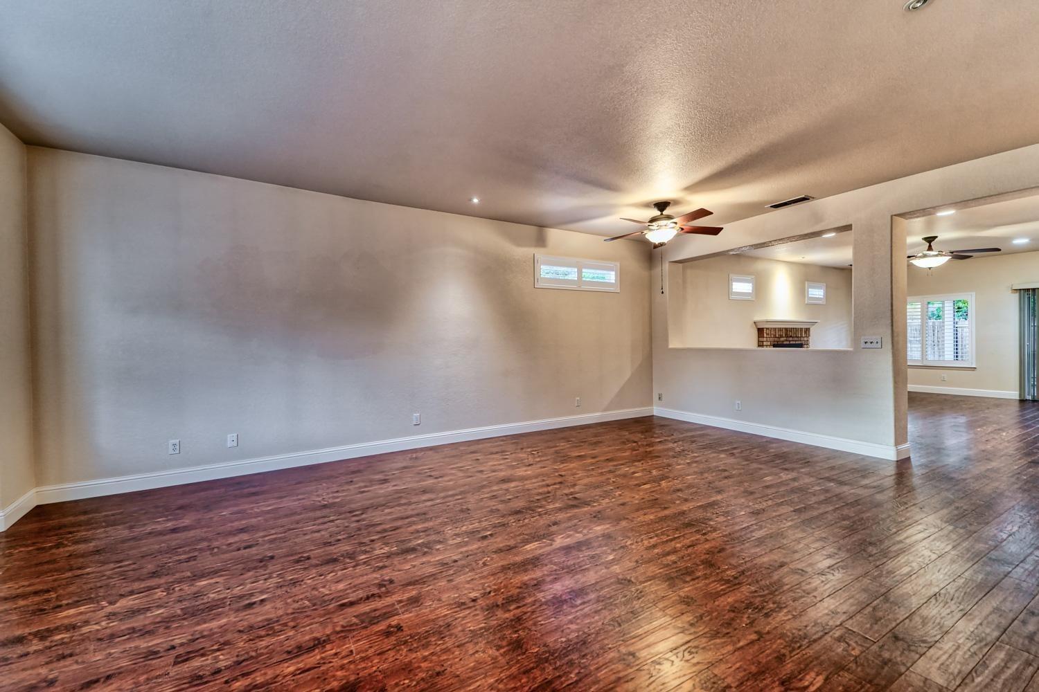Detail Gallery Image 5 of 34 For 1749 Independence Dr, Yuba City,  CA 95993 - 3 Beds | 2 Baths