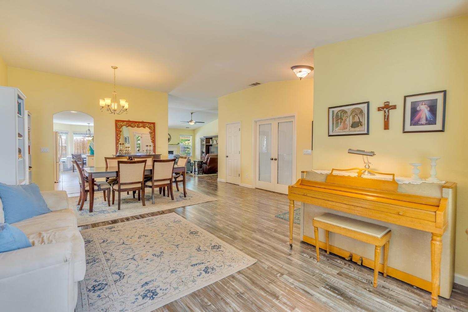 Detail Gallery Image 9 of 77 For 679 Birch Ave, Los Banos,  CA 93635 - 4 Beds | 2 Baths