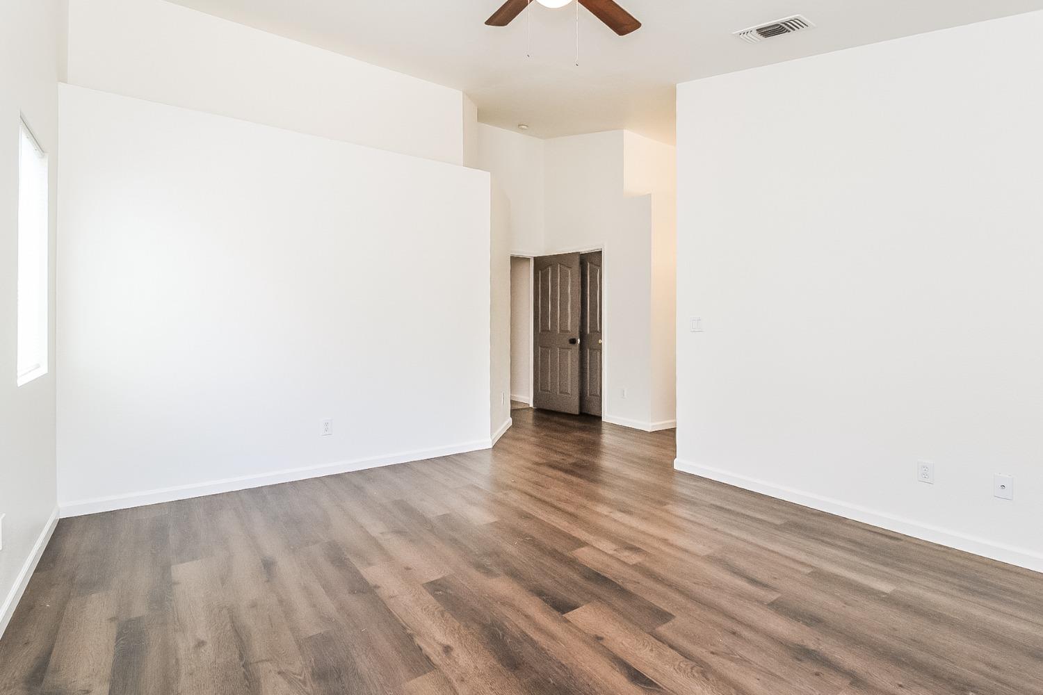 Detail Gallery Image 13 of 28 For 9998 Tarzo Way, Elk Grove,  CA 95757 - 4 Beds | 2 Baths