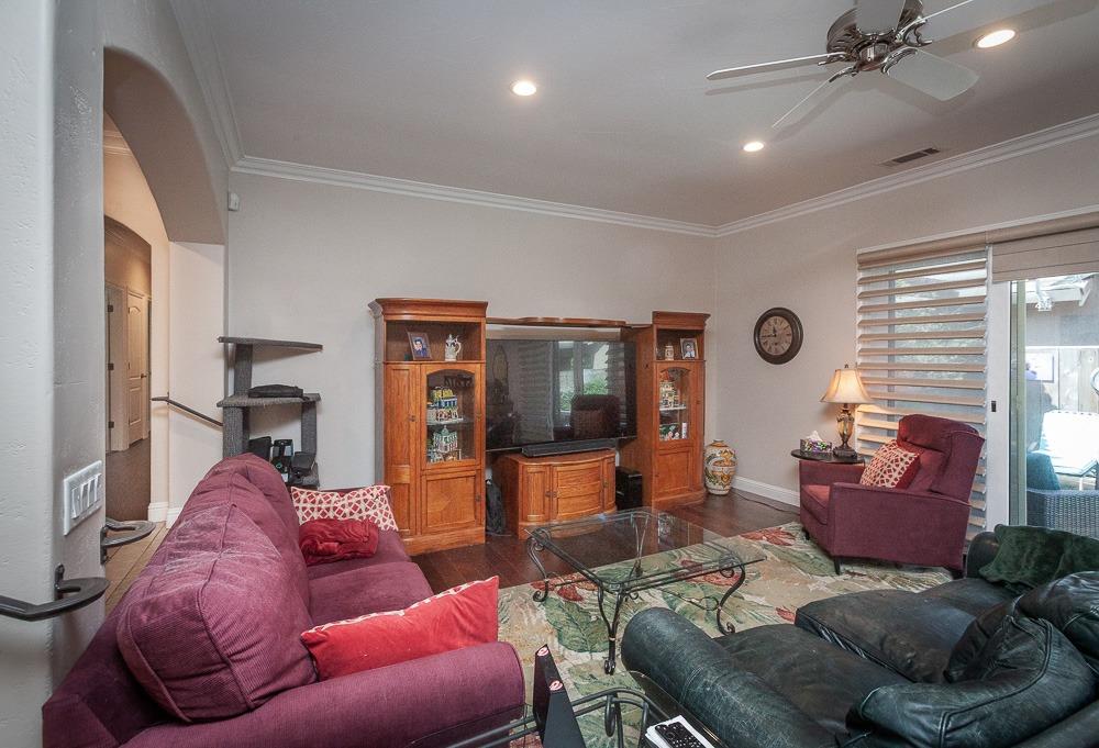Detail Gallery Image 8 of 87 For 1111 Brighton Way, Lodi,  CA 95242 - 4 Beds | 3/1 Baths