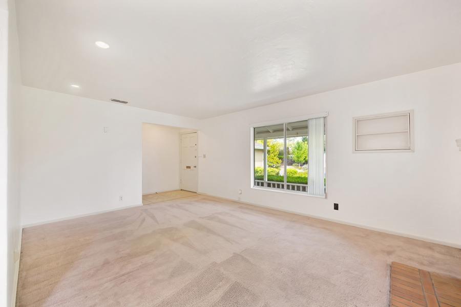 Detail Gallery Image 6 of 32 For 5424 Virginia Way, Sacramento,  CA 95822 - 3 Beds | 2 Baths