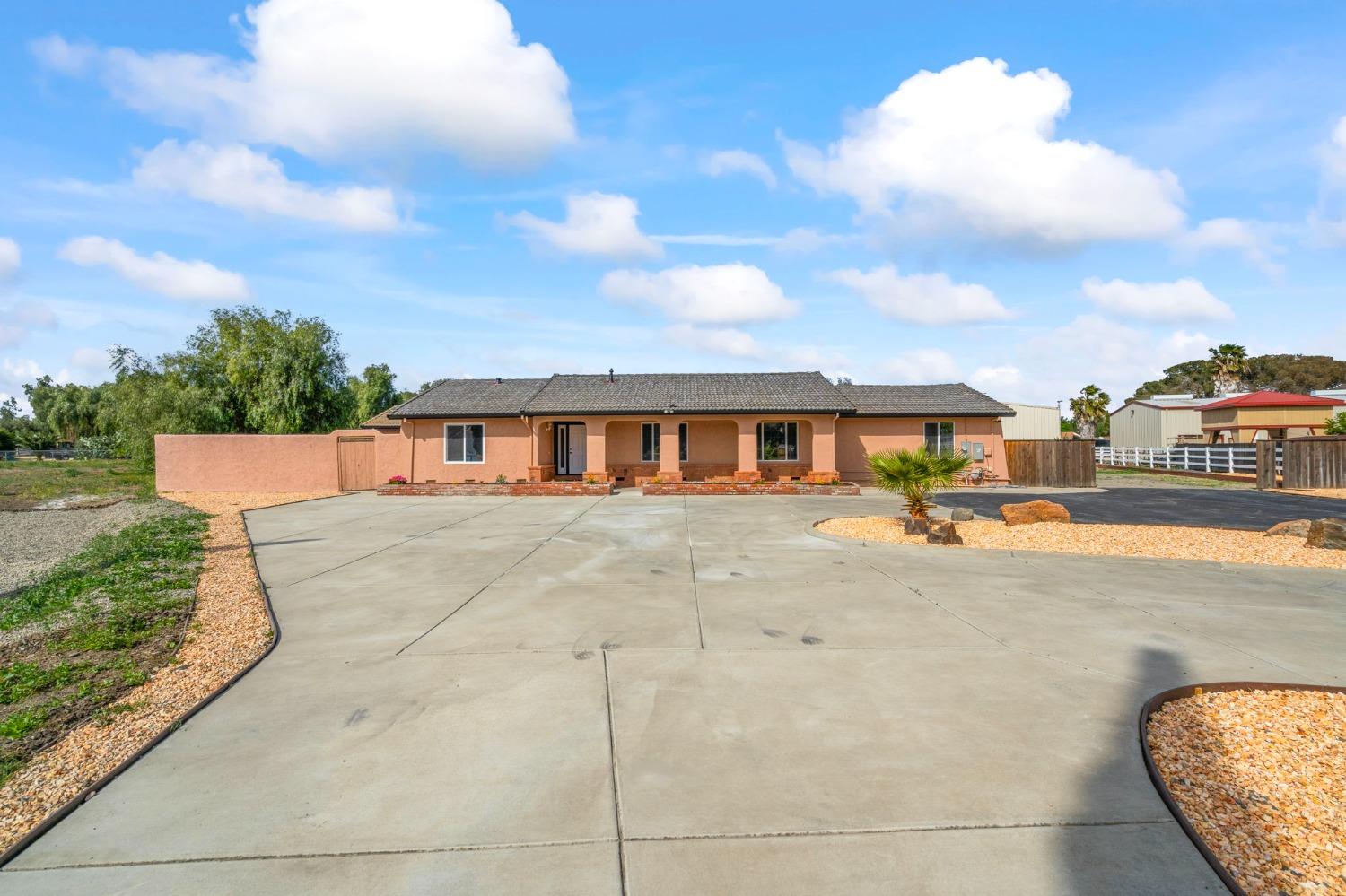 Detail Gallery Image 7 of 86 For 23155 Vaquero Ct, Tracy,  CA 95304 - 5 Beds | 3 Baths