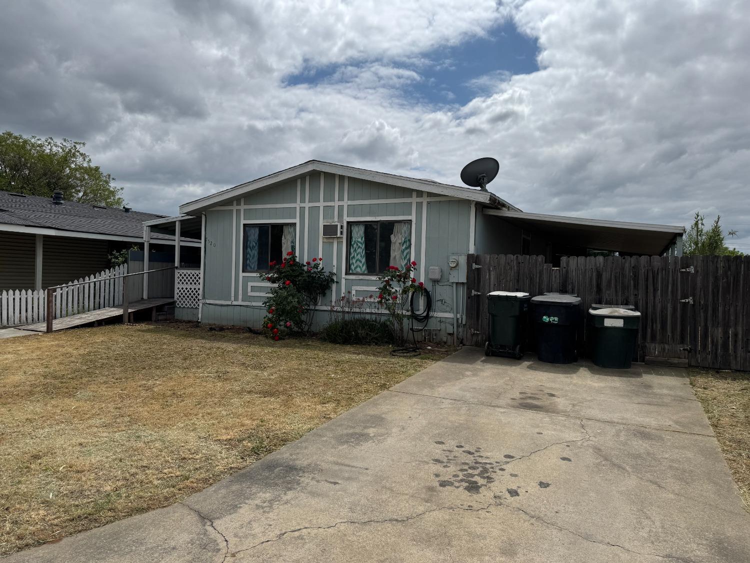 Detail Gallery Image 3 of 22 For 7520 Hamil Ct, Sacramento,  CA 95828 - 2 Beds | 2 Baths