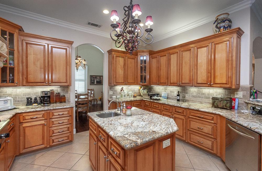 Detail Gallery Image 17 of 87 For 1111 Brighton Way, Lodi,  CA 95242 - 4 Beds | 3/1 Baths