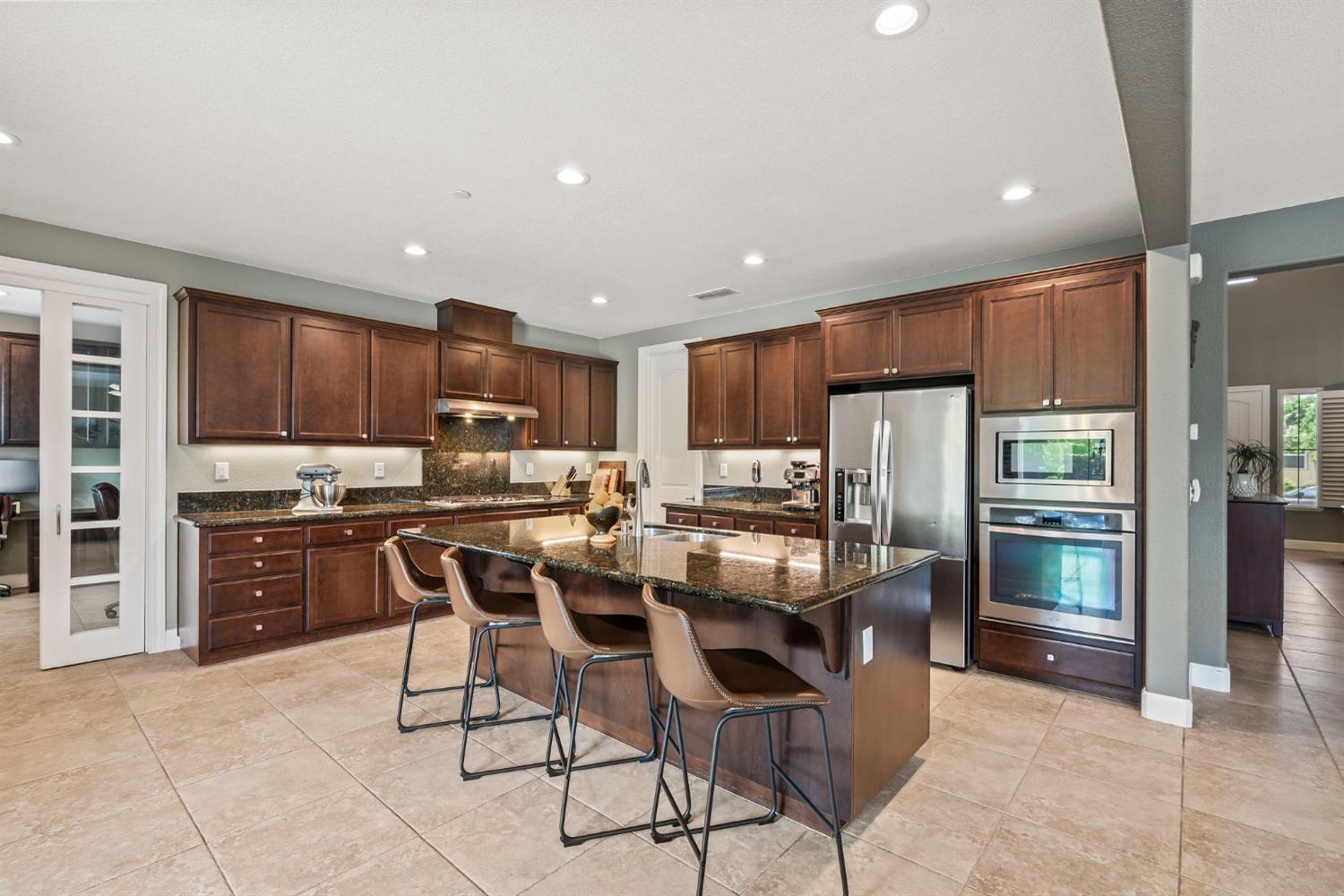 Detail Gallery Image 15 of 70 For 902 Anvil Cir, Rocklin,  CA 95765 - 4 Beds | 3 Baths