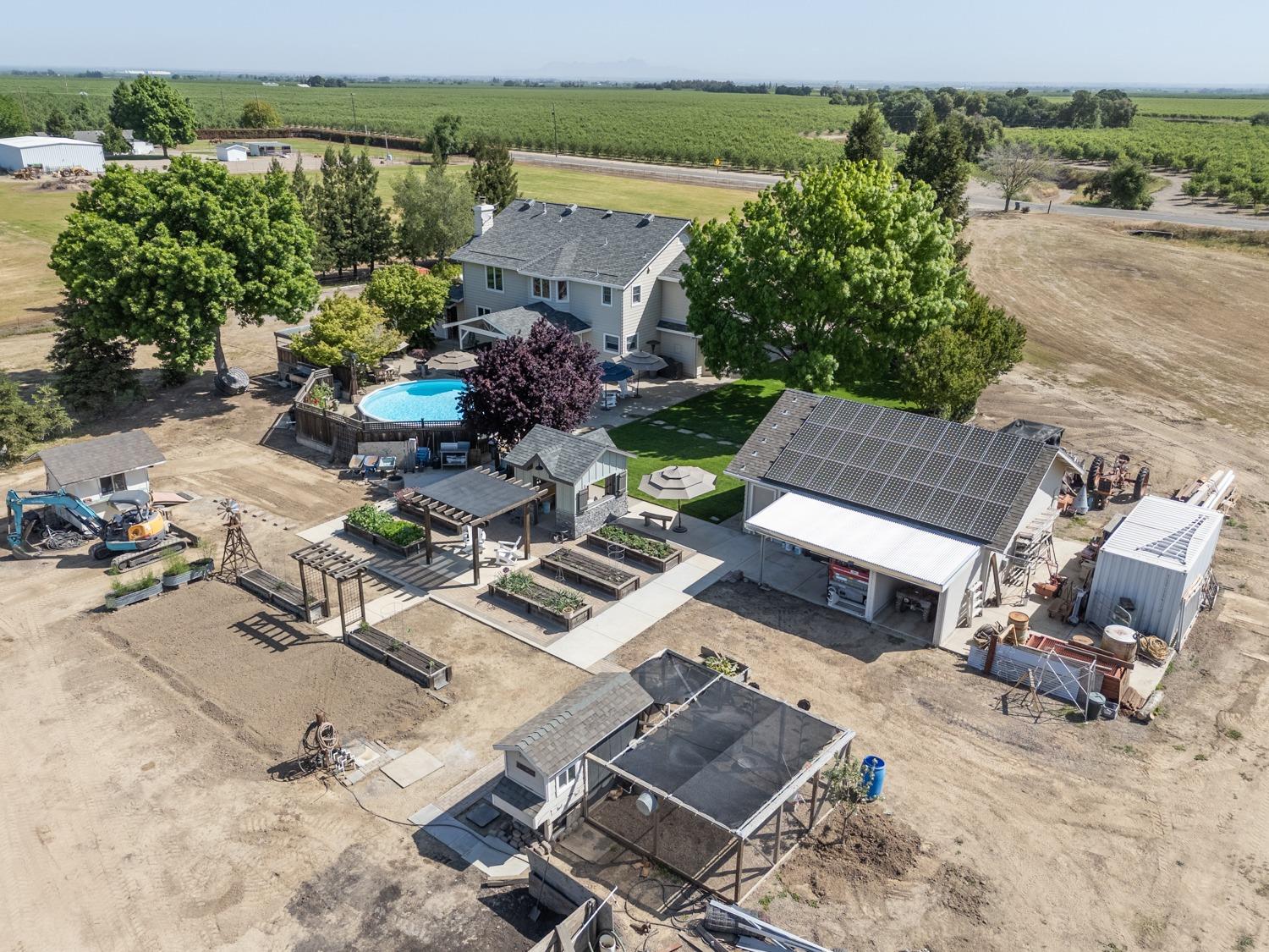Detail Gallery Image 7 of 81 For 509 Wyer Rd, Arbuckle,  CA 95912 - 5 Beds | 2/1 Baths