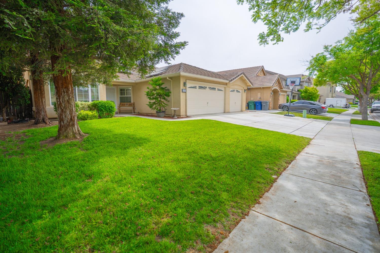 Detail Gallery Image 2 of 77 For 679 Birch Ave, Los Banos,  CA 93635 - 4 Beds | 2 Baths