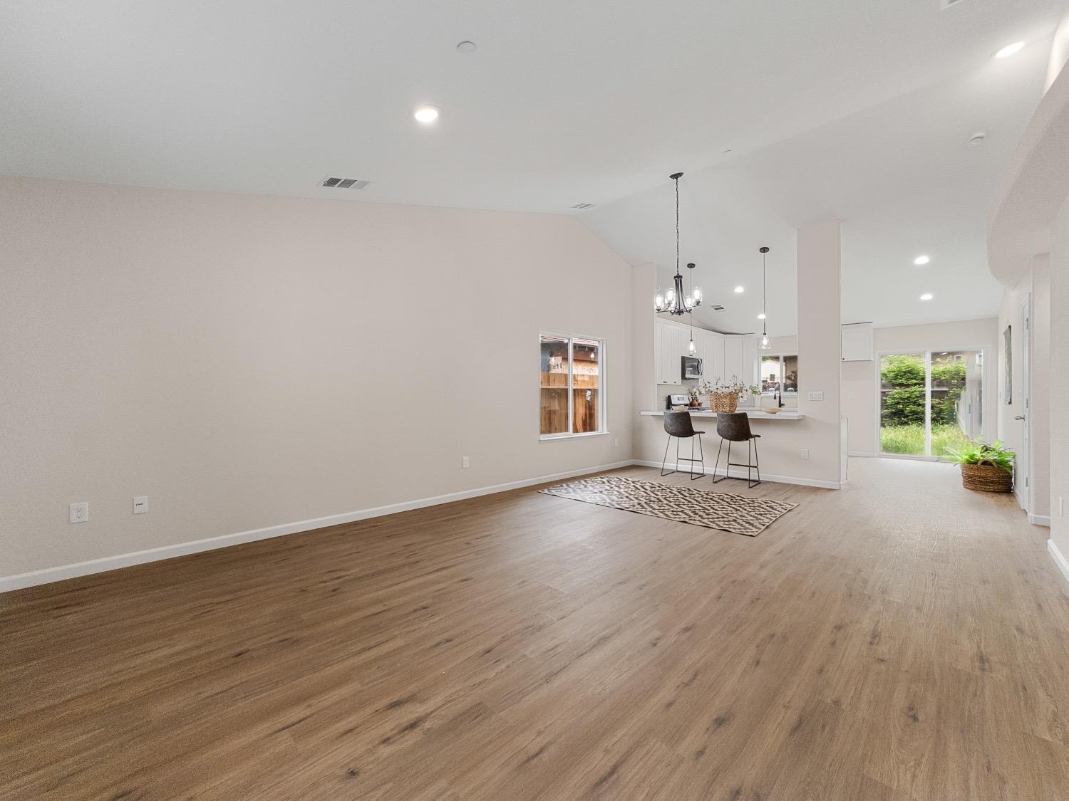 Detail Gallery Image 5 of 20 For 612 Blue Canyon Dr, Modesto,  CA 95354 - 4 Beds | 2 Baths