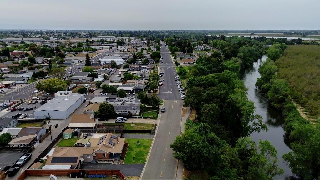 Riverside Drive, Riverbank, California image 5