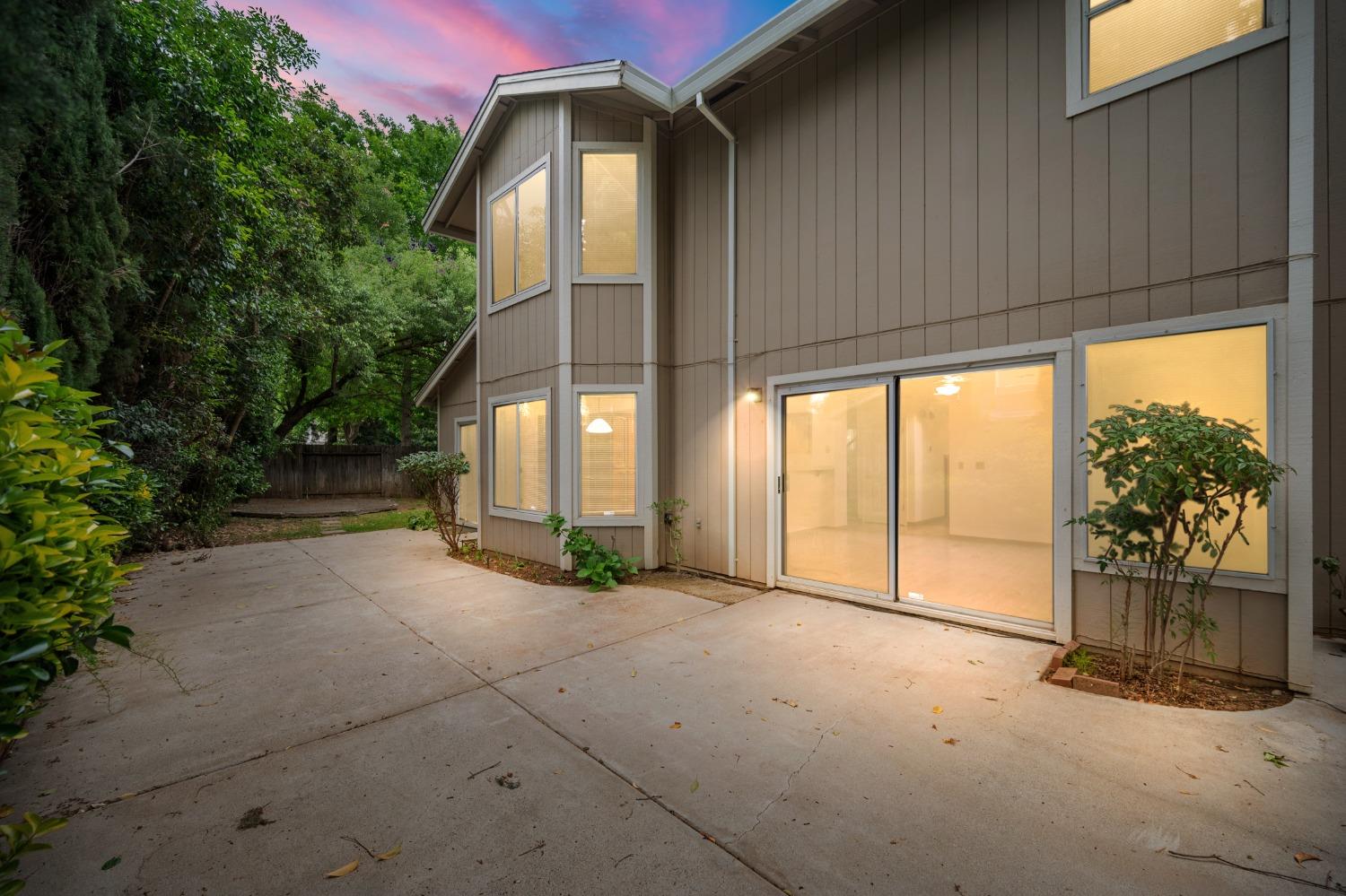 E Sparrow Hawk Court, Elk Grove, California image 4