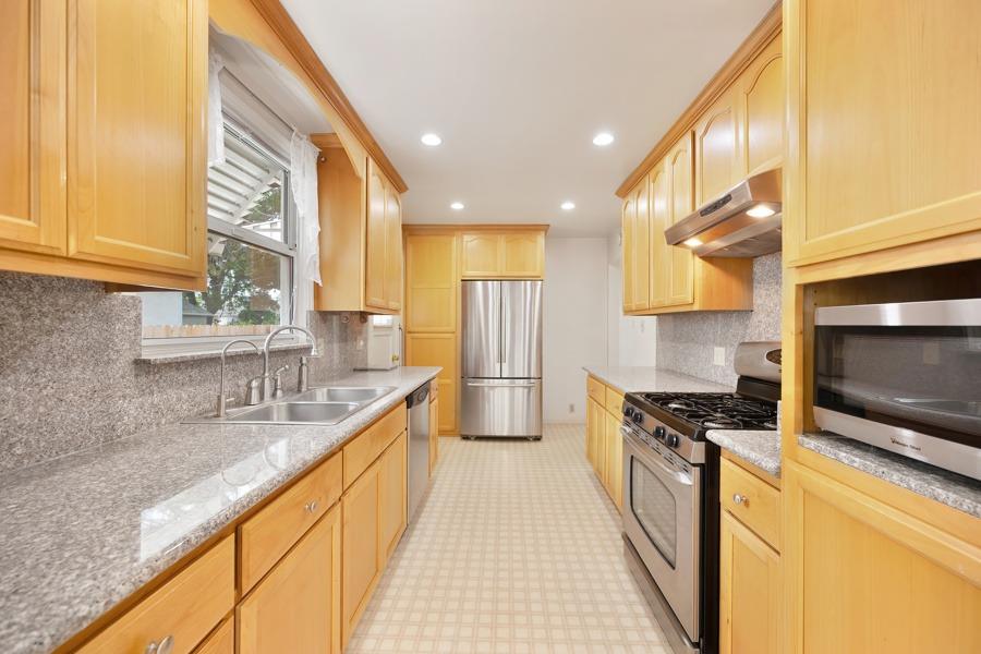 Detail Gallery Image 11 of 32 For 5424 Virginia Way, Sacramento,  CA 95822 - 3 Beds | 2 Baths