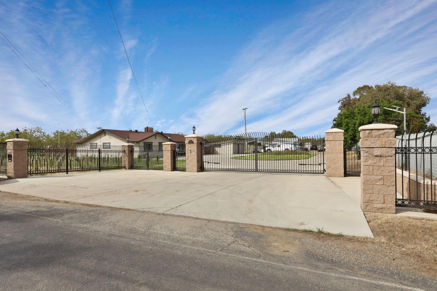 Baldwin Lane, Stockton, California image 1