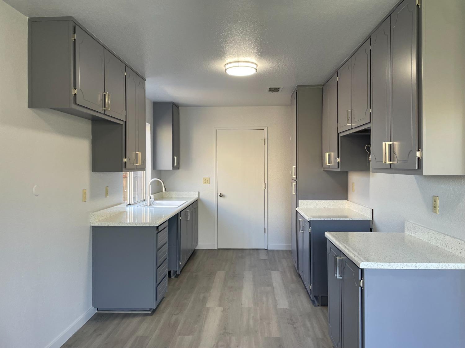 Detail Gallery Image 9 of 15 For 6240 Sunrise South Dr, Sacramento,  CA 95824 - 4 Beds | 2 Baths