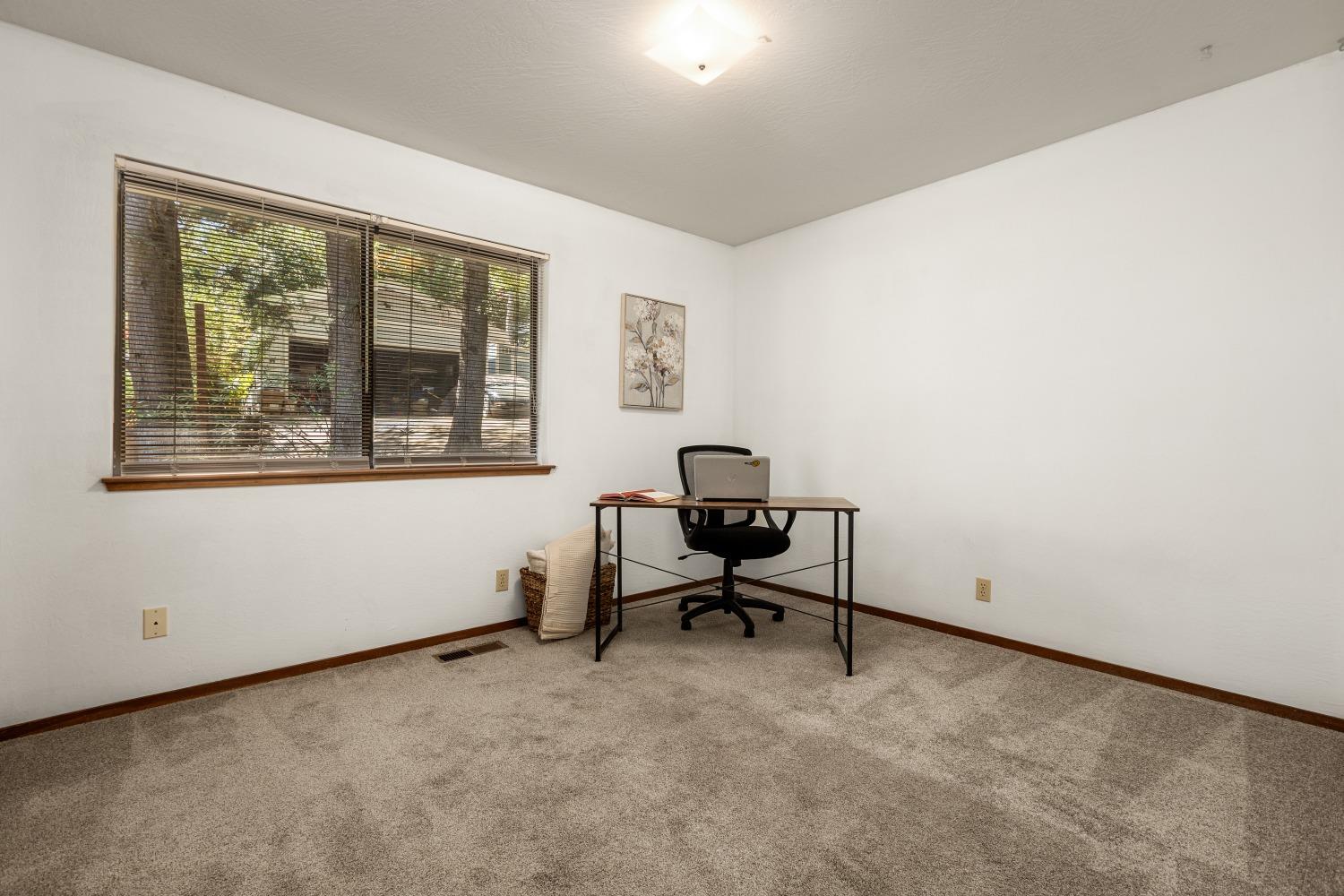 Detail Gallery Image 20 of 38 For 12910 Roadrunner Dr, Penn Valley,  CA 95946 - 3 Beds | 2 Baths
