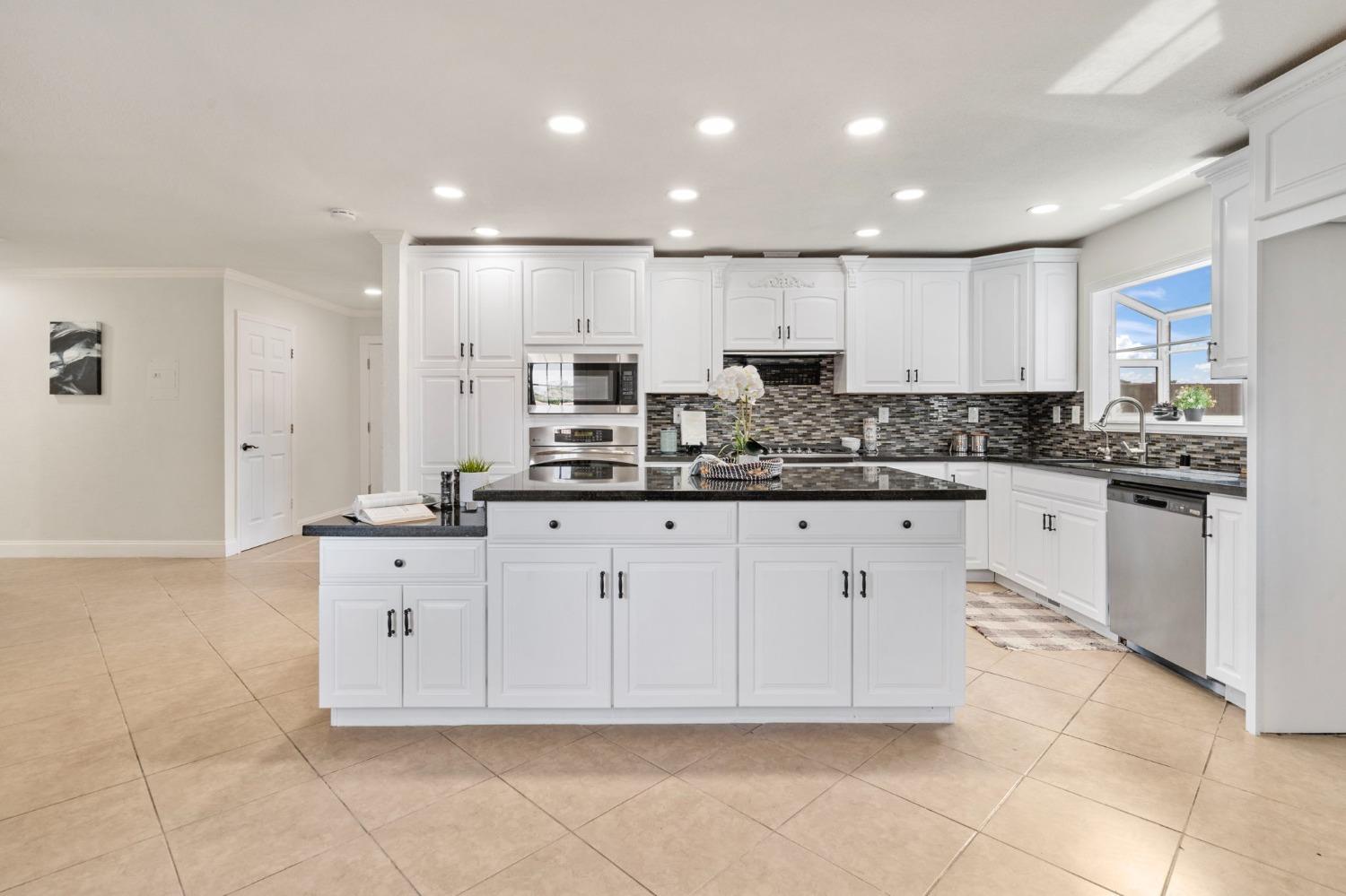 Detail Gallery Image 26 of 86 For 23155 Vaquero Ct, Tracy,  CA 95304 - 5 Beds | 3 Baths