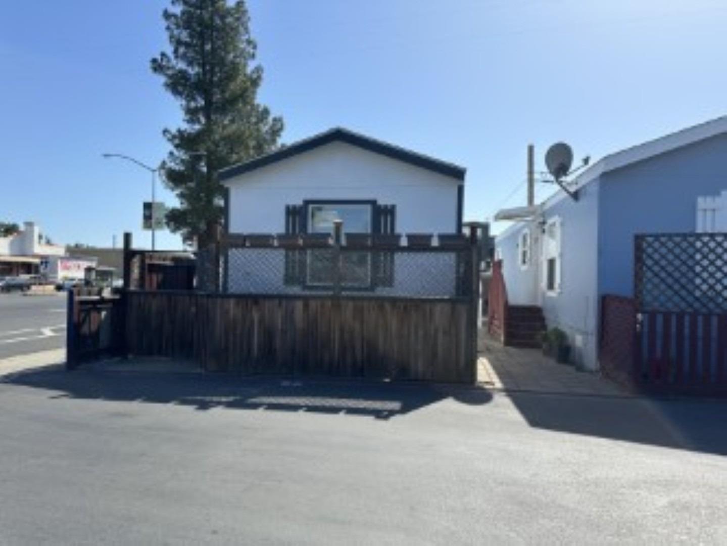 Detail Gallery Image 1 of 13 For 2225 W Capitol Ave 92, West Sacramento,  CA 95691 - 2 Beds | 1 Baths