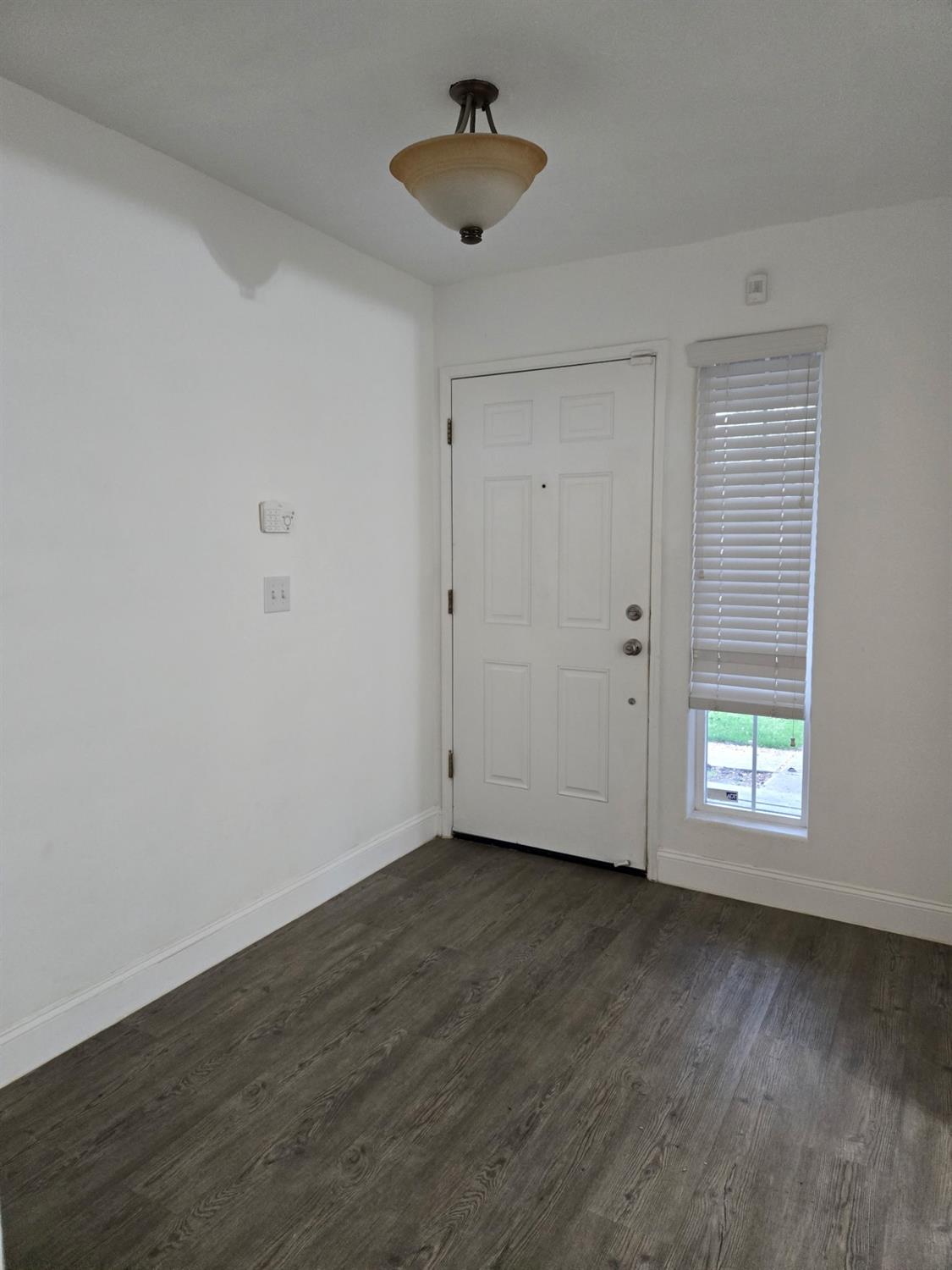 Detail Gallery Image 8 of 21 For 2851 W Sedona Ave, Visalia,  CA 93291 - 4 Beds | 2/1 Baths