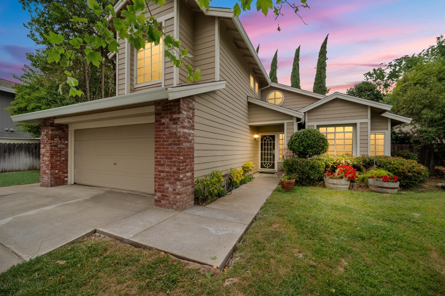 E Sparrow Hawk Court, Elk Grove, California image 2