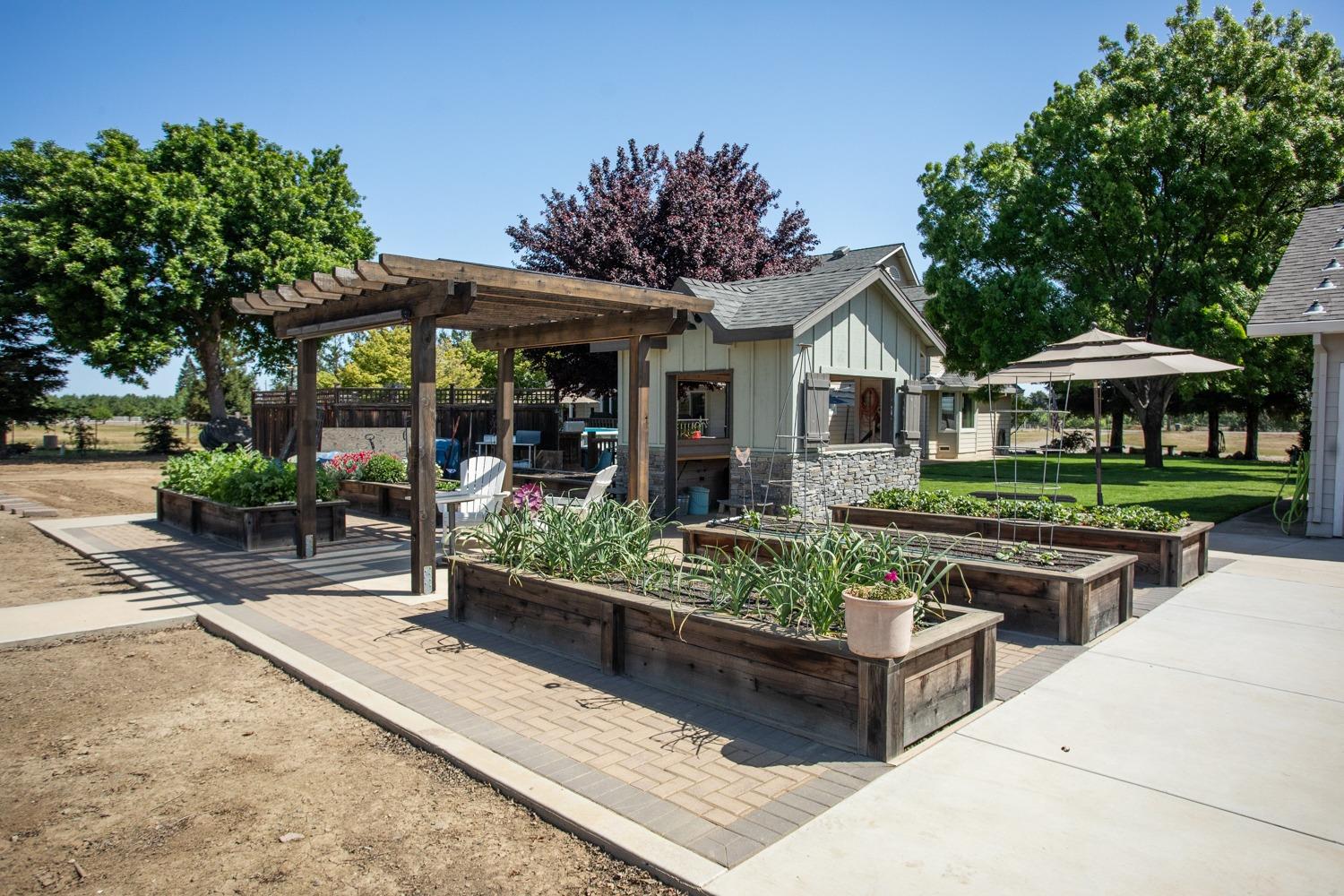 Detail Gallery Image 22 of 81 For 509 Wyer Rd, Arbuckle,  CA 95912 - 5 Beds | 2/1 Baths