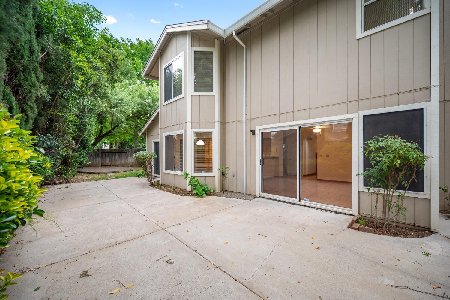 E Sparrow Hawk Court, Elk Grove, California image 37
