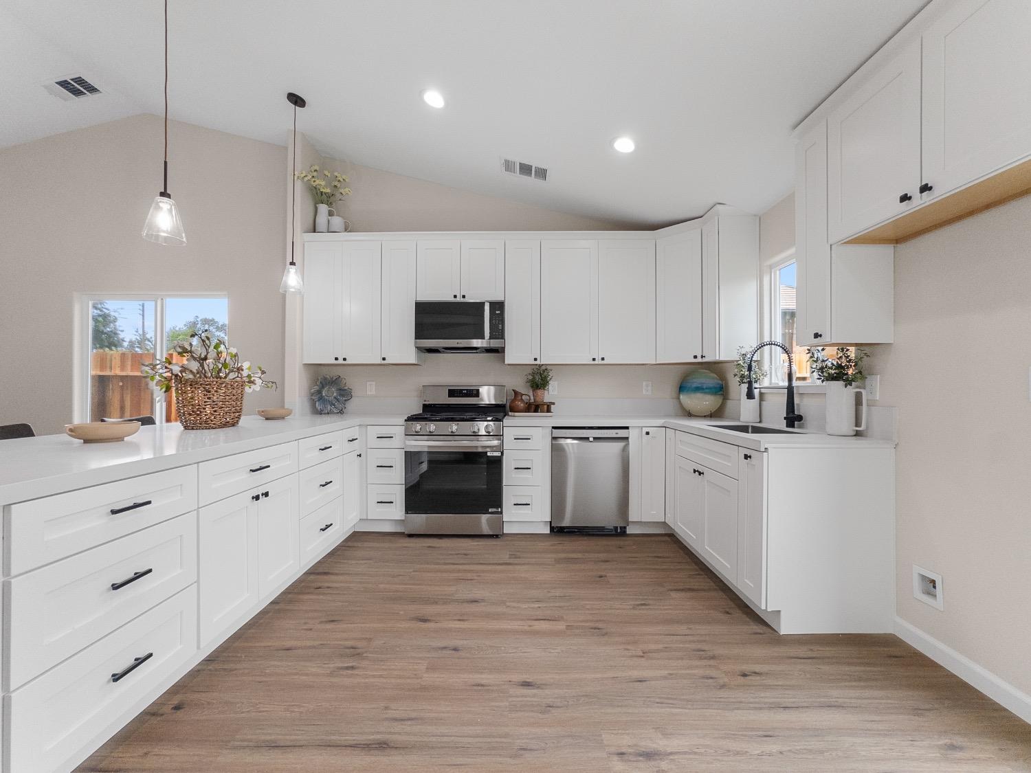 Detail Gallery Image 9 of 20 For 612 Blue Canyon Dr, Modesto,  CA 95354 - 4 Beds | 2 Baths