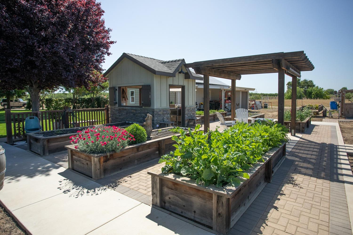 Detail Gallery Image 25 of 81 For 509 Wyer Rd, Arbuckle,  CA 95912 - 5 Beds | 2/1 Baths