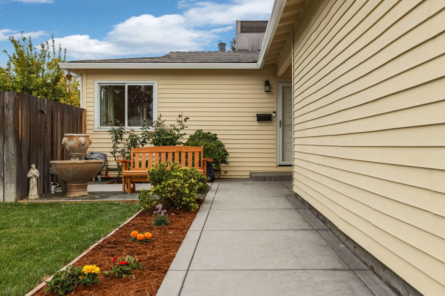 Detail Gallery Image 3 of 39 For 3973 Duke Way, Livermore,  CA 94550 - 3 Beds | 2 Baths