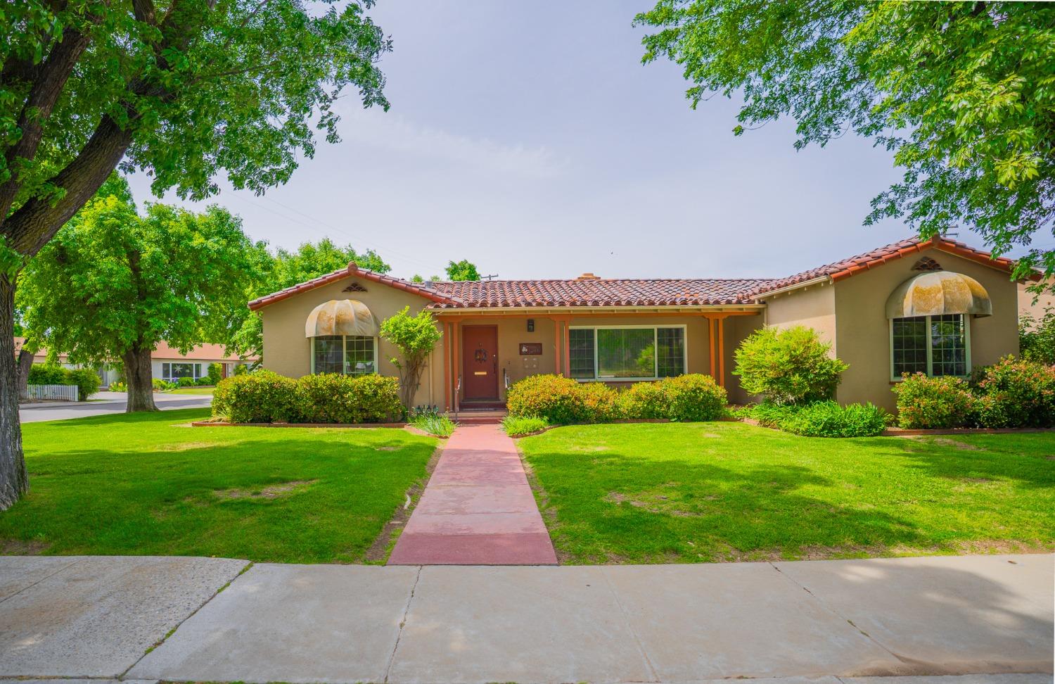 Detail Gallery Image 2 of 87 For 1735 S 6th St, Los Banos,  CA 93635 - 3 Beds | 3 Baths