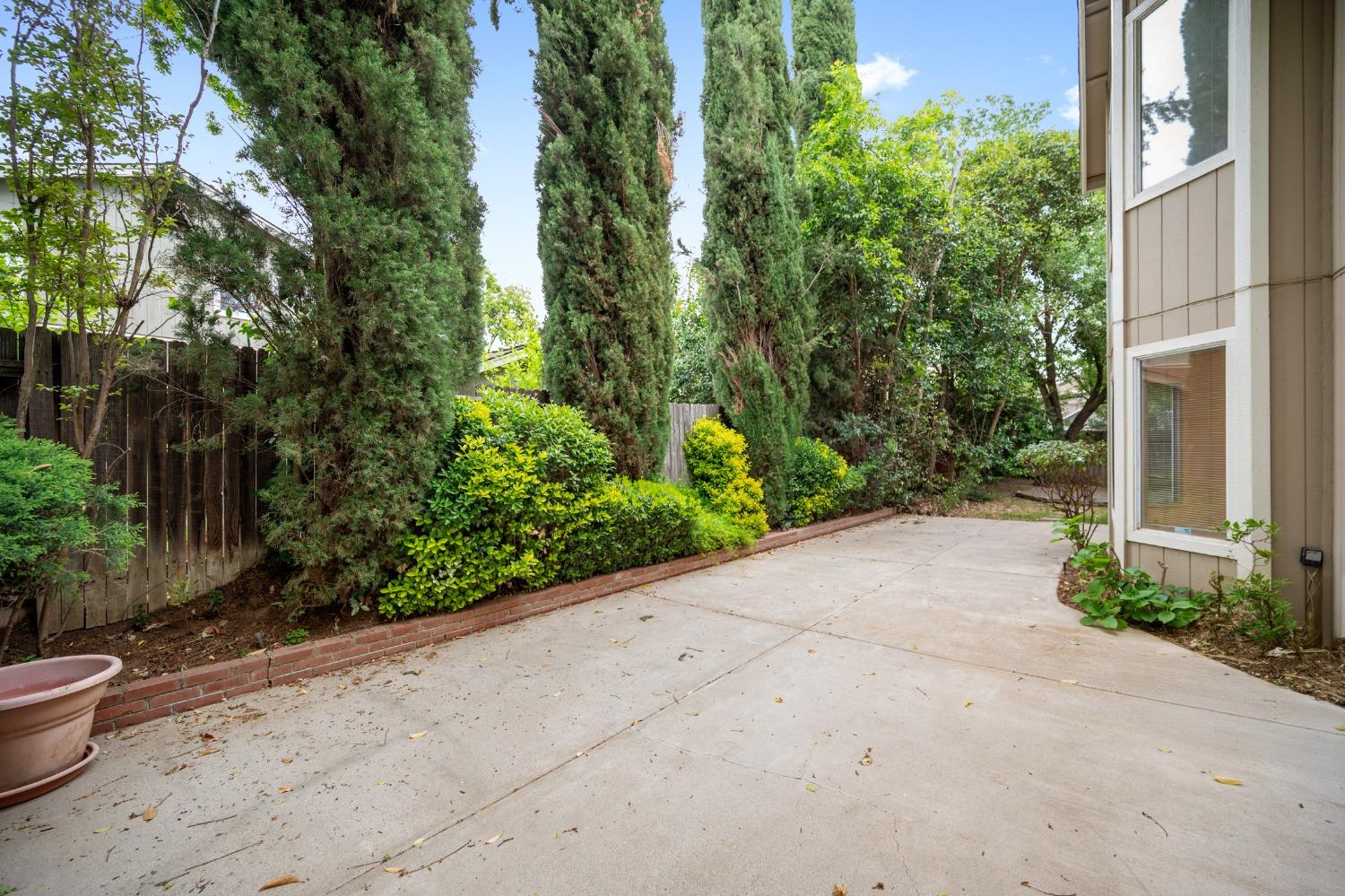 E Sparrow Hawk Court, Elk Grove, California image 38