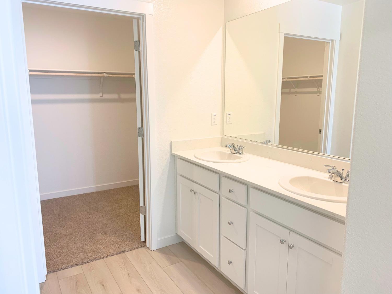 Detail Gallery Image 4 of 10 For 5093 E Turin Ct, Stockton,  CA 95215 - 4 Beds | 2/1 Baths