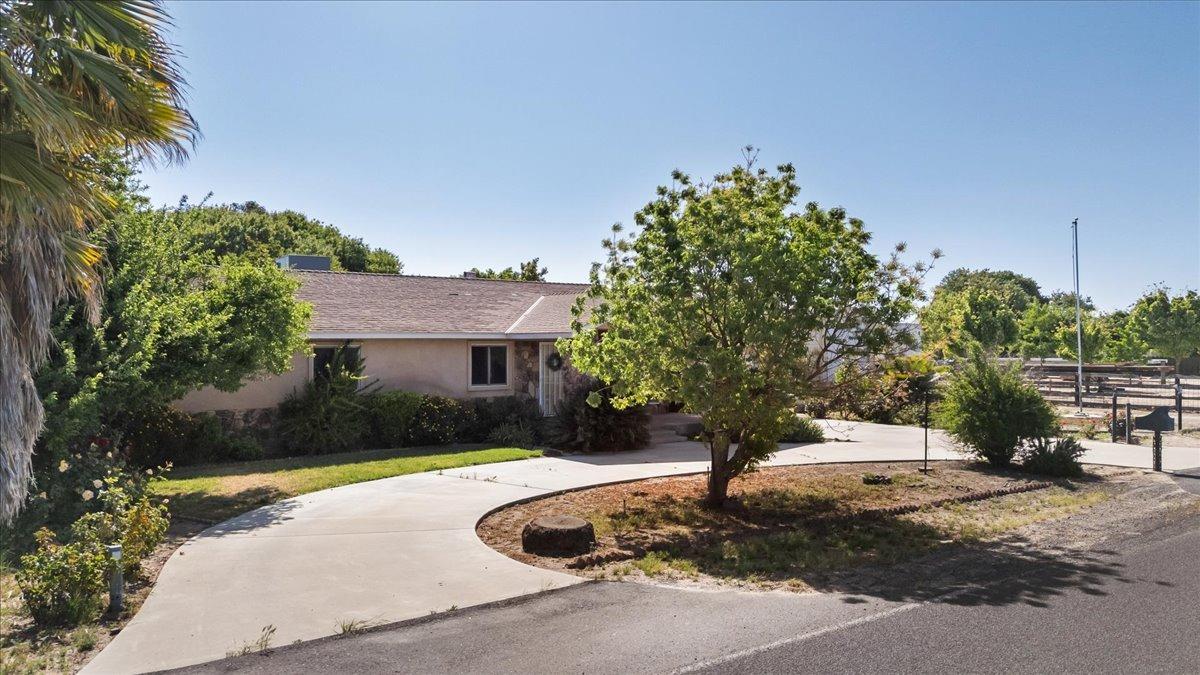 Detail Gallery Image 6 of 72 For 23786 Alice Rd, Manteca,  CA 95337 - 4 Beds | 2 Baths